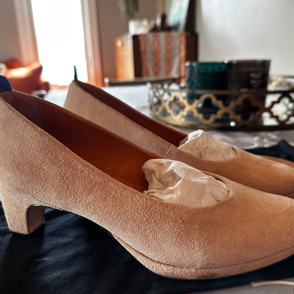dr LIZA sneaker pump with detachable sparkle strap - GOLDEN SAND SUEDE - Sz 8.5W - Picture 6 of 13